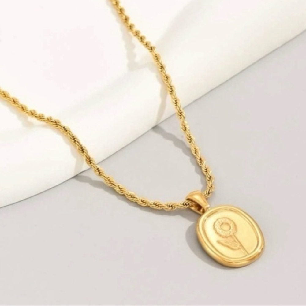Gold Flower Oval Pendant Medallion Rope Chain Necklace
